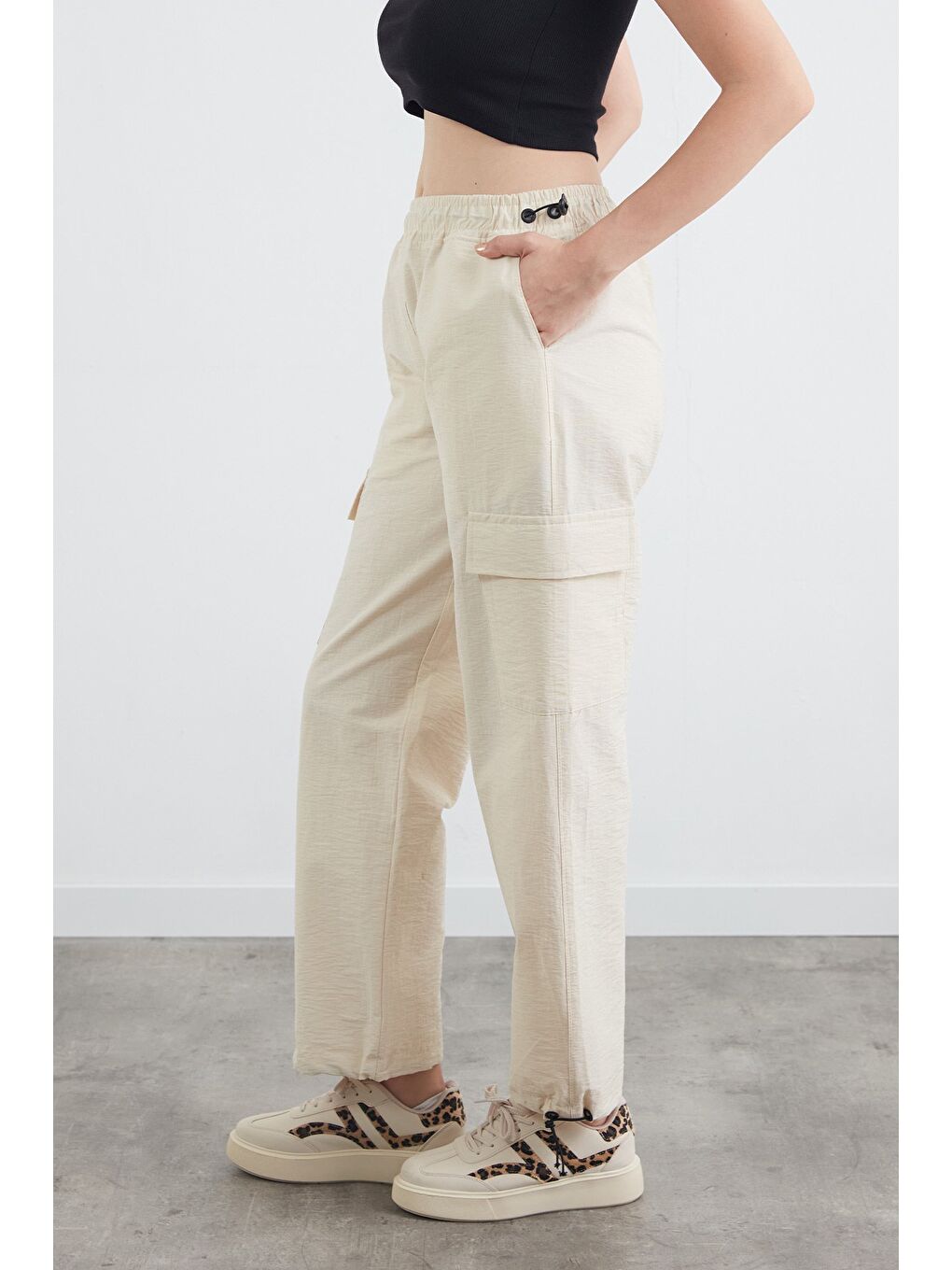 Bej Beli Ve Paçası Stoperli Kargo Cepli Paraşüt Pantolon-1
