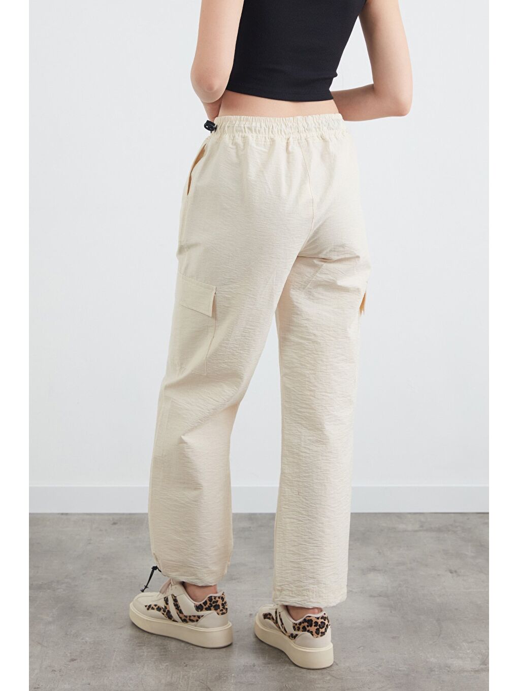 Bej Beli Ve Paçası Stoperli Kargo Cepli Paraşüt Pantolon-2