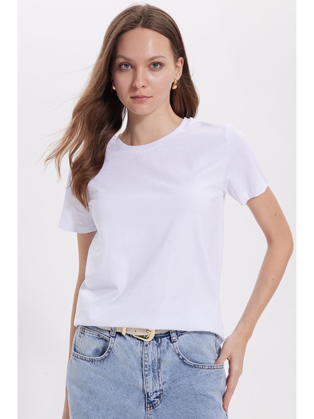 Kadın Relax Fit Rahat Kesim Kısa Kollu Bisiklet Yaka Beyaz Tişört-5