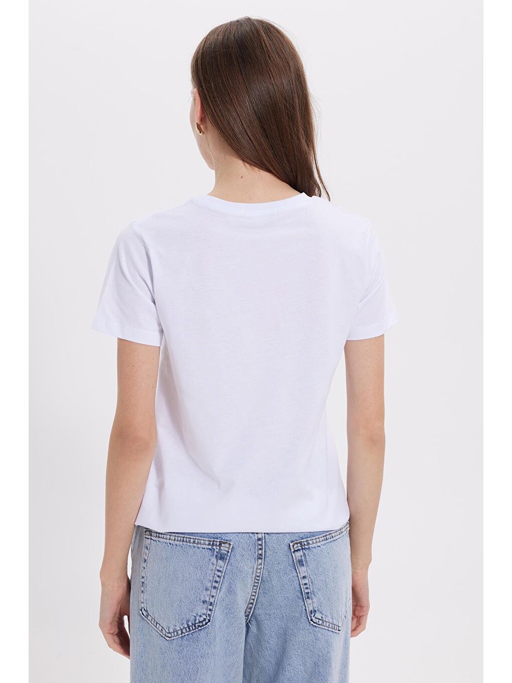 Kadın Relax Fit Rahat Kesim Kısa Kollu Bisiklet Yaka Beyaz Tişört-6