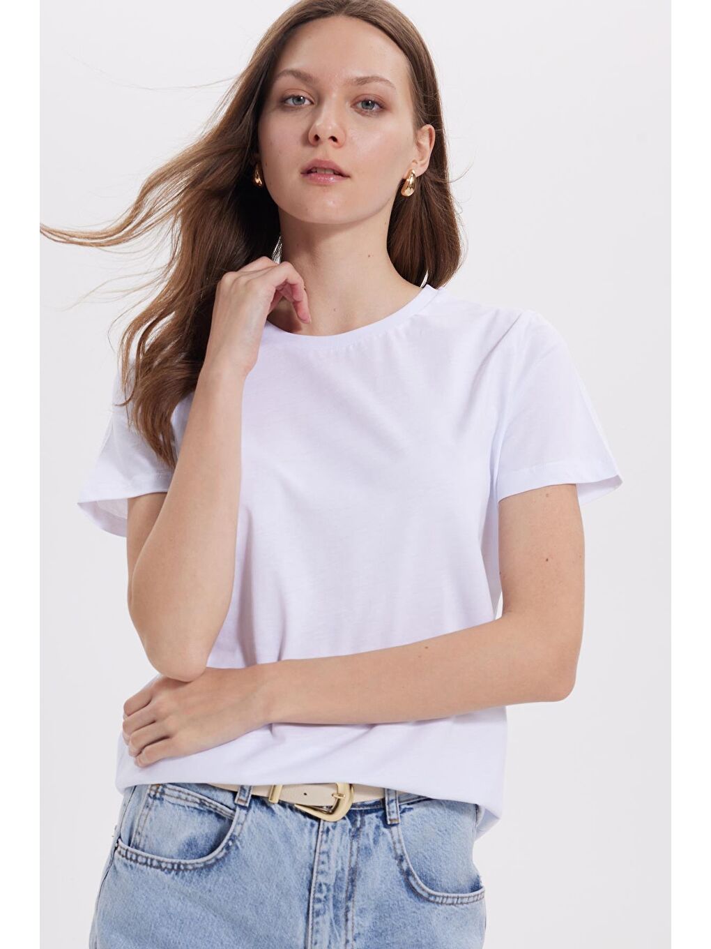Kadın Relax Fit Rahat Kesim Kısa Kollu Bisiklet Yaka Beyaz Tişört-7