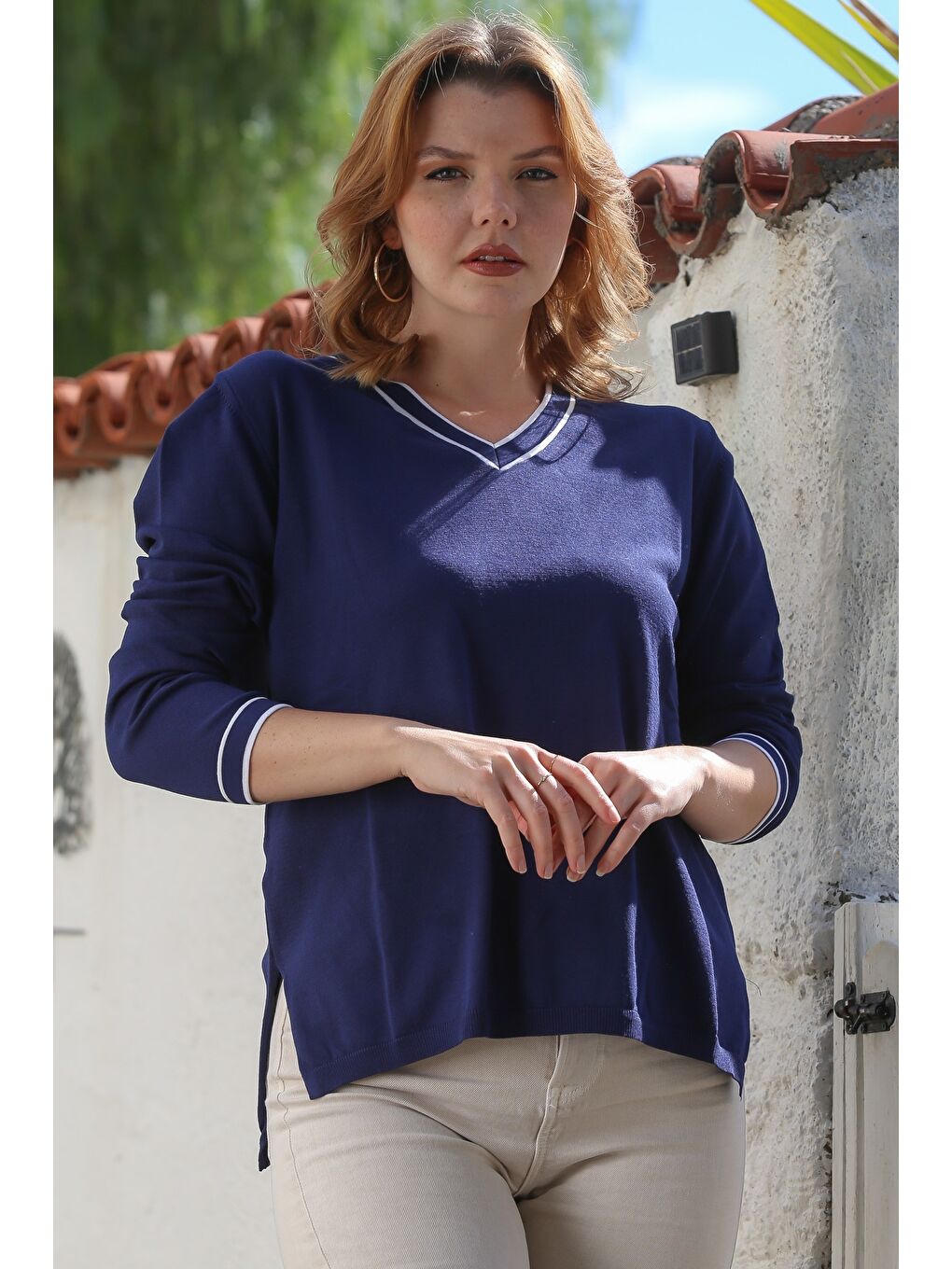 Lacivert V Yaka Uzun Kol İnce Yırtmaçlı Triko Kazak 65 60-2