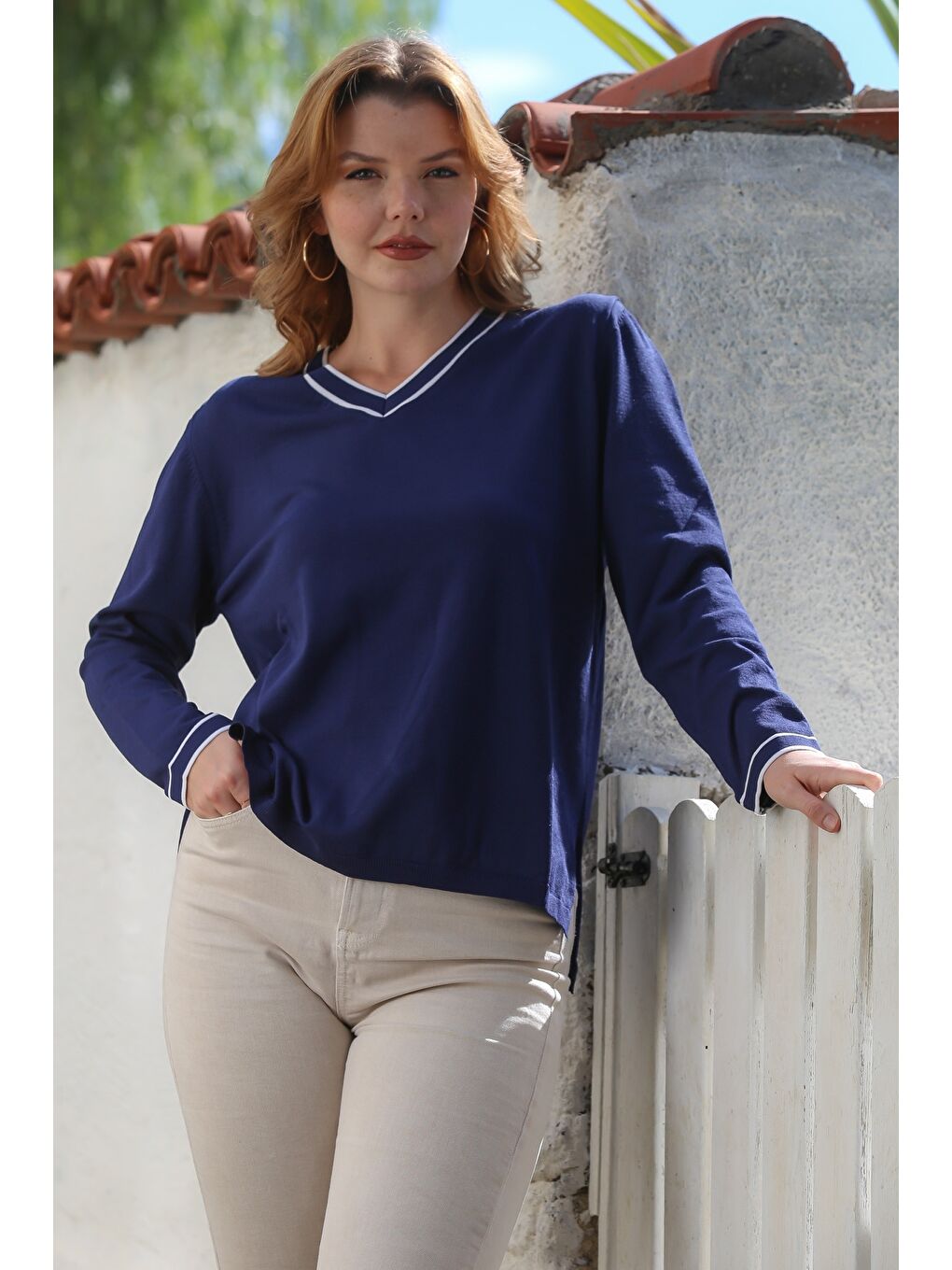 Lacivert V Yaka Uzun Kol İnce Yırtmaçlı Triko Kazak 65 60-3