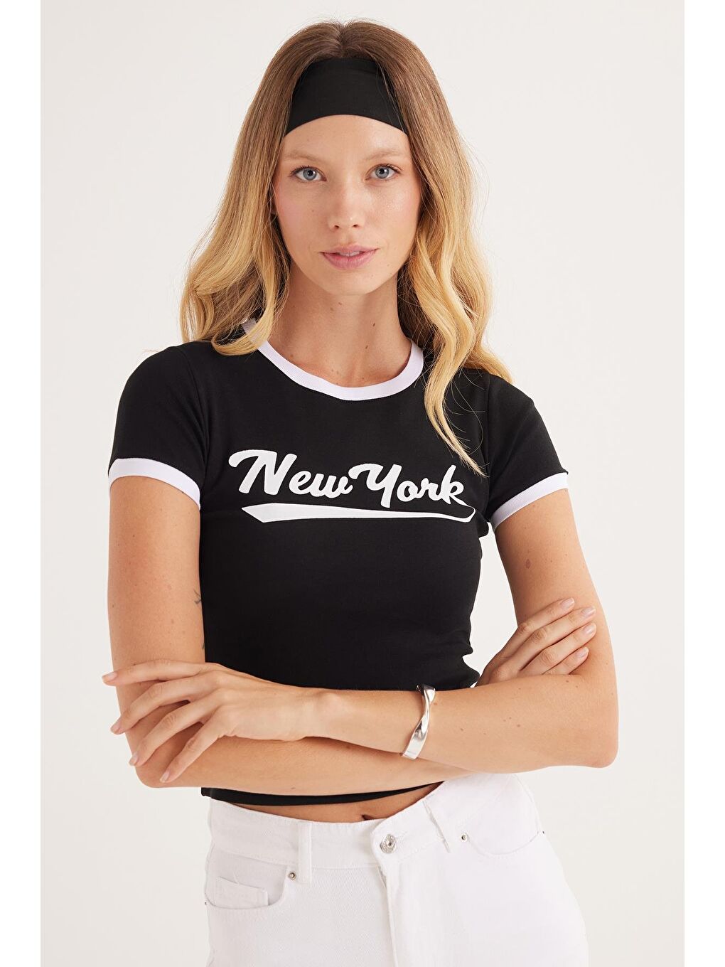 Kadın Slim Fit Dar Kesim %100 Pamuk Bisiklet Yaka Baskılı Siyah Tişört-1