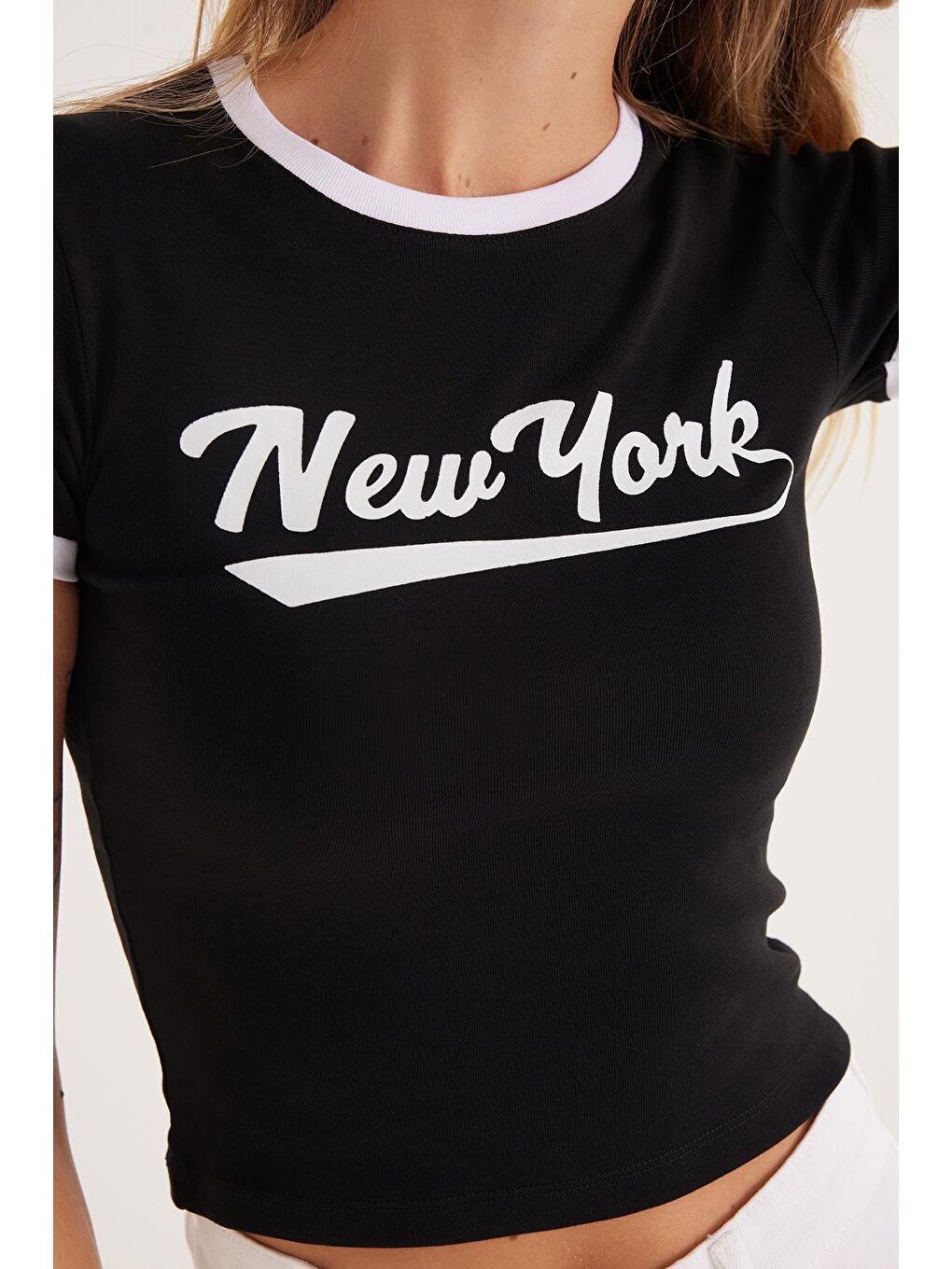 Kadın Slim Fit Dar Kesim %100 Pamuk Bisiklet Yaka Baskılı Siyah Tişört-2