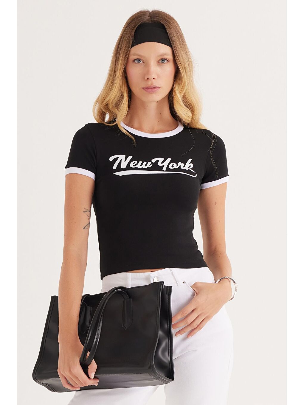 Kadın Slim Fit Dar Kesim %100 Pamuk Bisiklet Yaka Baskılı Siyah Tişört-4