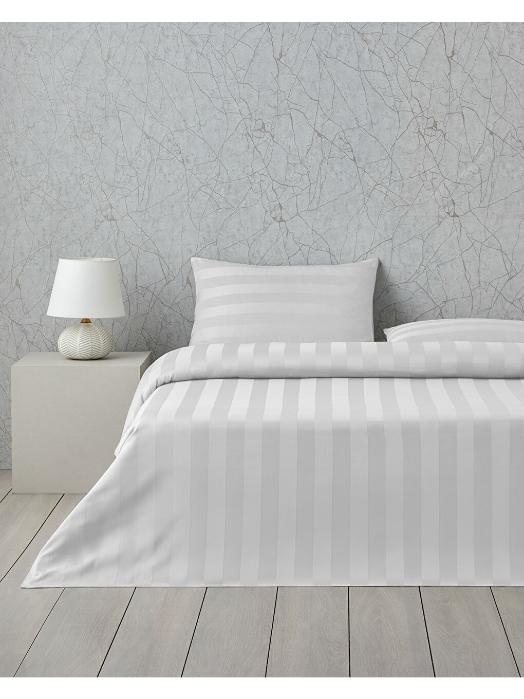 Deluxe Çizgili Pamuk Saten King Size Nevresim Takımı 240x220 cm Kırık Beyaz