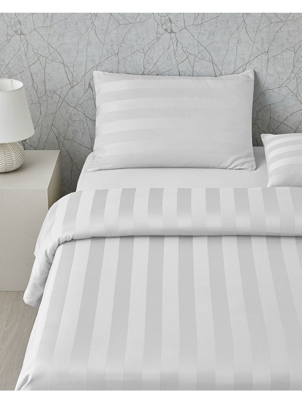Deluxe Çizgili Pamuk Saten King Size Nevresim Takımı 240x220 cm Kırık Beyaz-1