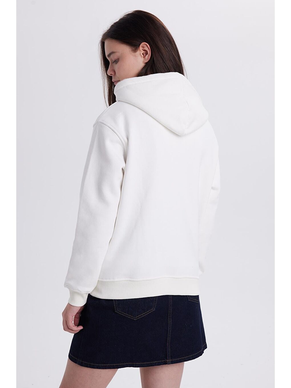 Kadın Relax Fit Rahat Kesim Pamuklu Kapüşonlu Kanguru Cepli Ekru Sweatshirt-6