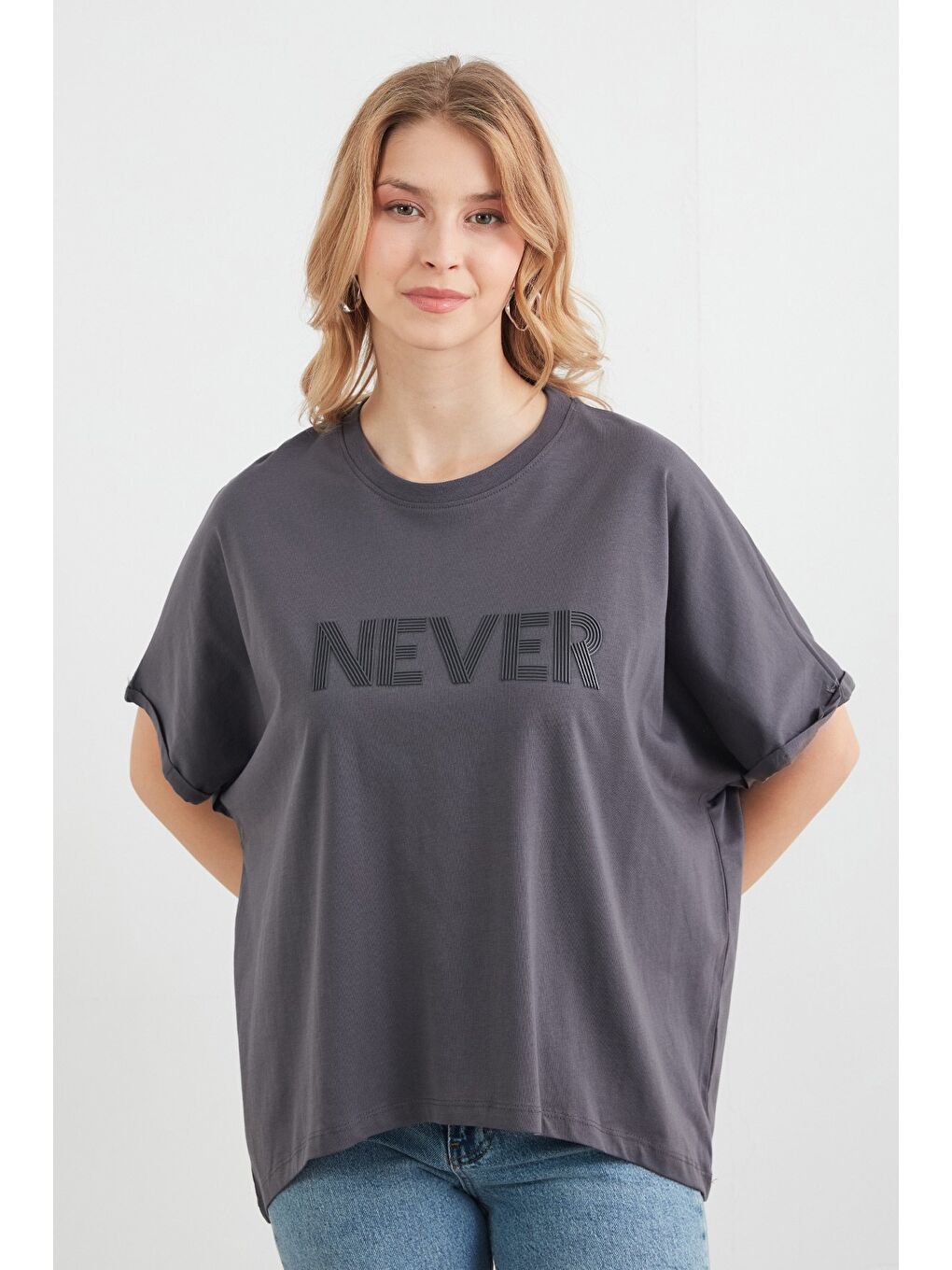 Antrasit Never Yazı Kabartmalı Oversize Tişört