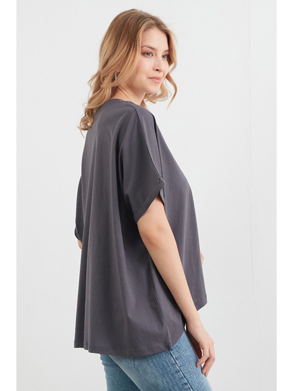 Antrasit Never Yazı Kabartmalı Oversize Tişört-2