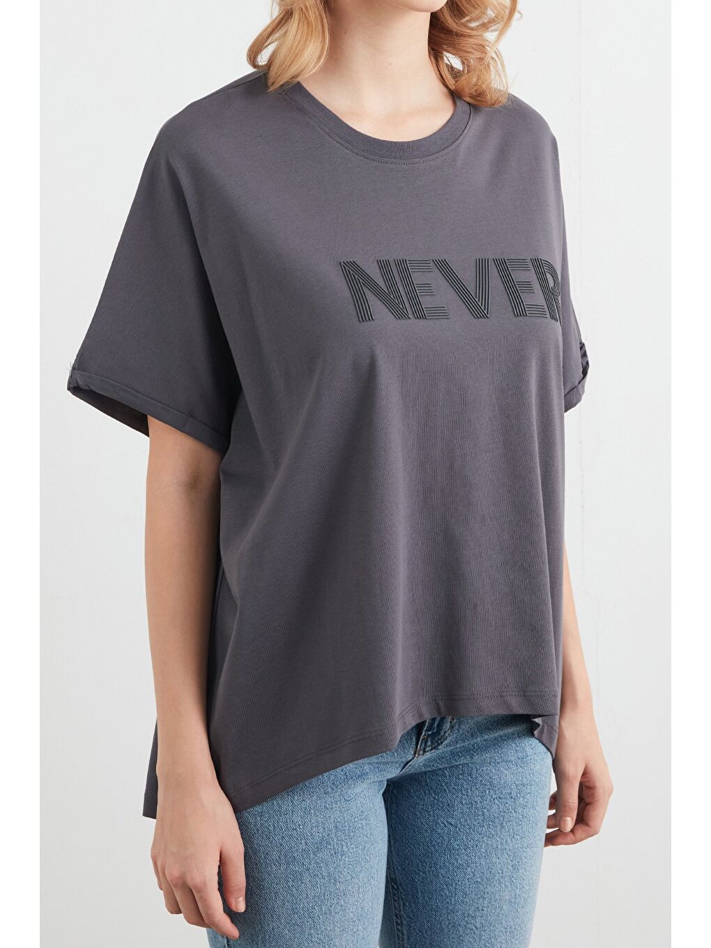 Antrasit Never Yazı Kabartmalı Oversize Tişört-4