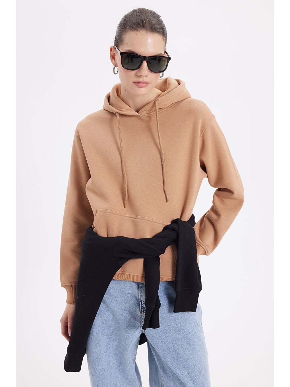 Bej Kadın Relax Fit Rahat Kesim Pamuklu Kapüşonlu Kanguru Cepli Vizon Sweatshirt-1