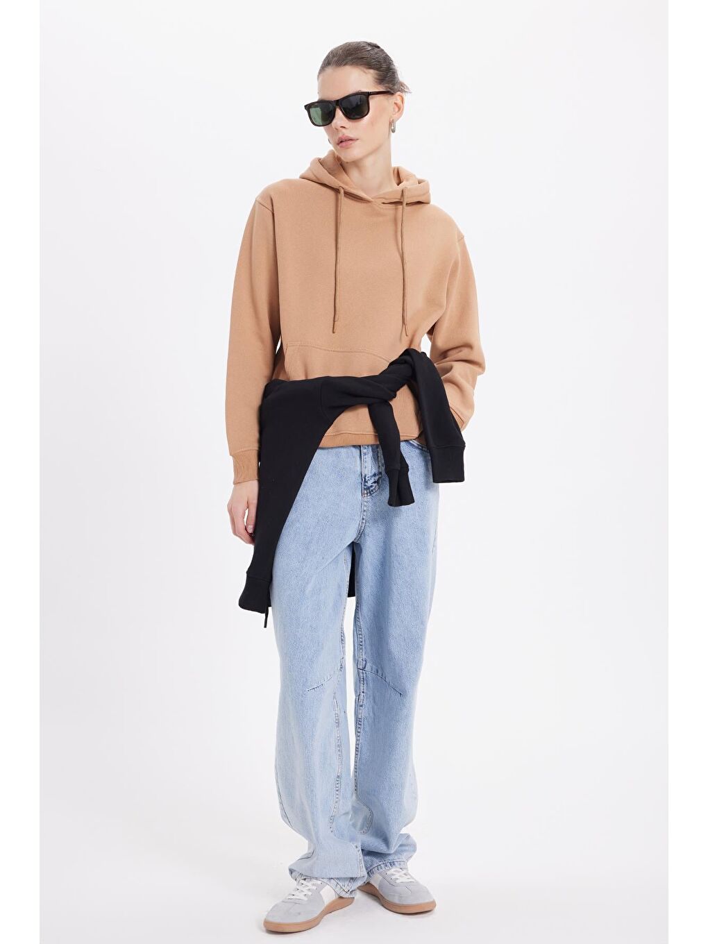 Bej Kadın Relax Fit Rahat Kesim Pamuklu Kapüşonlu Kanguru Cepli Vizon Sweatshirt-3