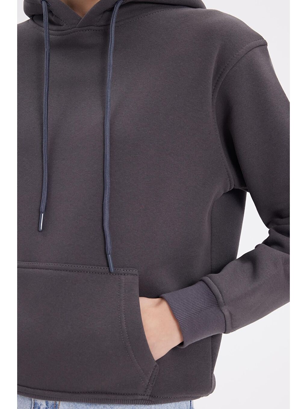 Gri Kadın Relax Fit Rahat Kesim Pamuklu Kapüşonlu Kanguru Cepli Füme Sweatshirt-2