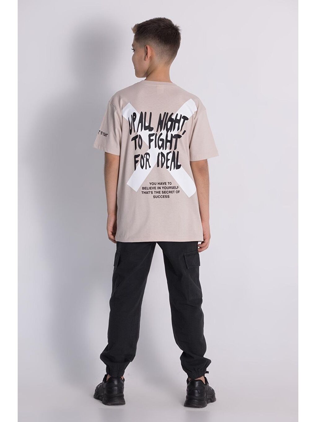 Siyah Erkek Çocuk Oversize Baskılı Tişört & Kargo Pantolon Takımı - Rahat & Kombin-1