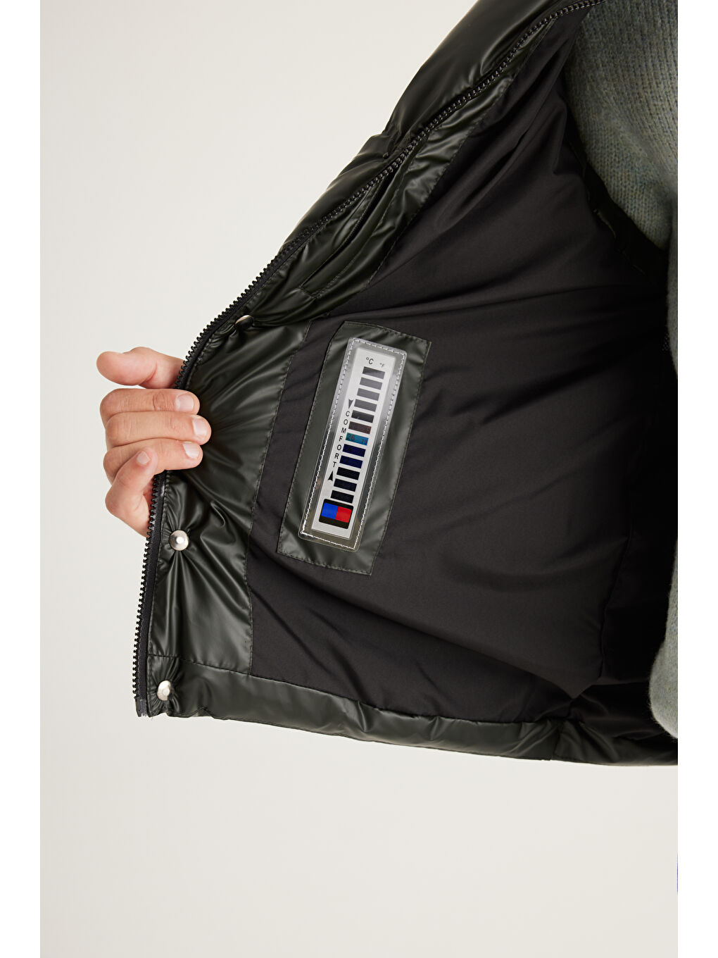 Erkek Yeşil Standart Fit Normal Kesim Kapüşonlu Şişme Yelek-3