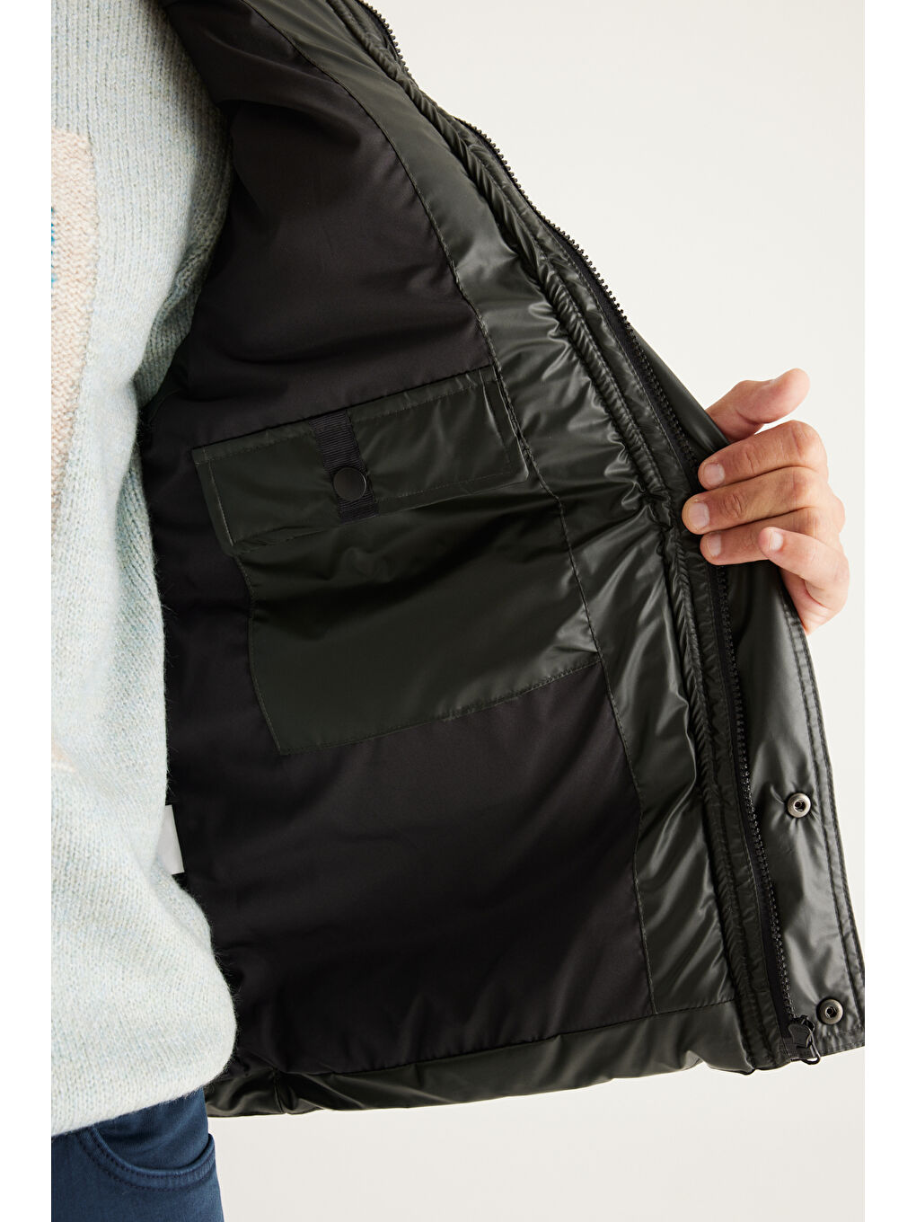 Erkek Yeşil Standart Fit Normal Kesim Kapüşonlu Şişme Yelek-4