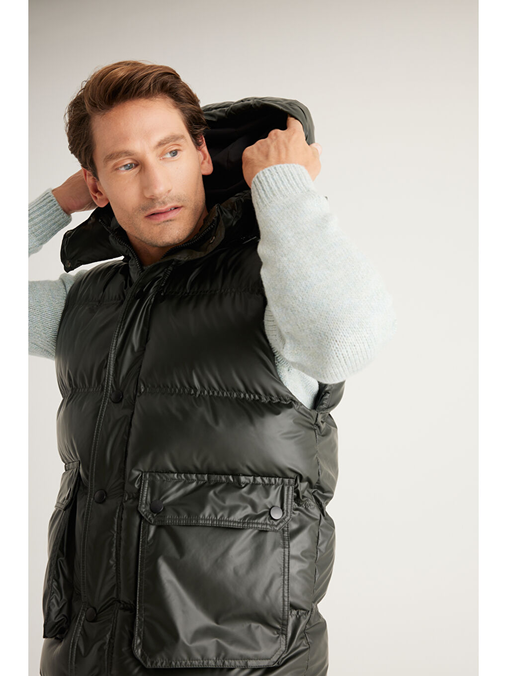 Erkek Yeşil Standart Fit Normal Kesim Kapüşonlu Şişme Yelek-5