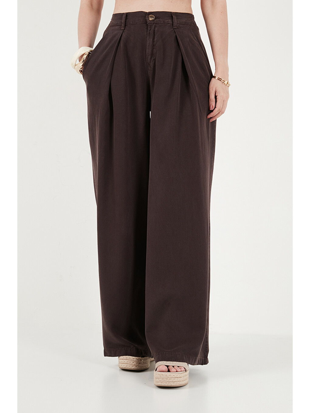 Kahverengi Relaxed Fit Yüksek Bel Geniş Paça Pantolon 668YP5515-1