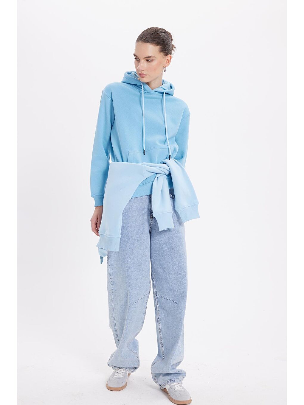 Kadın Relax Fit Rahat Kesim Pamuklu Kapüşonlu Kanguru Cepli Mavi Sweatshirt-3