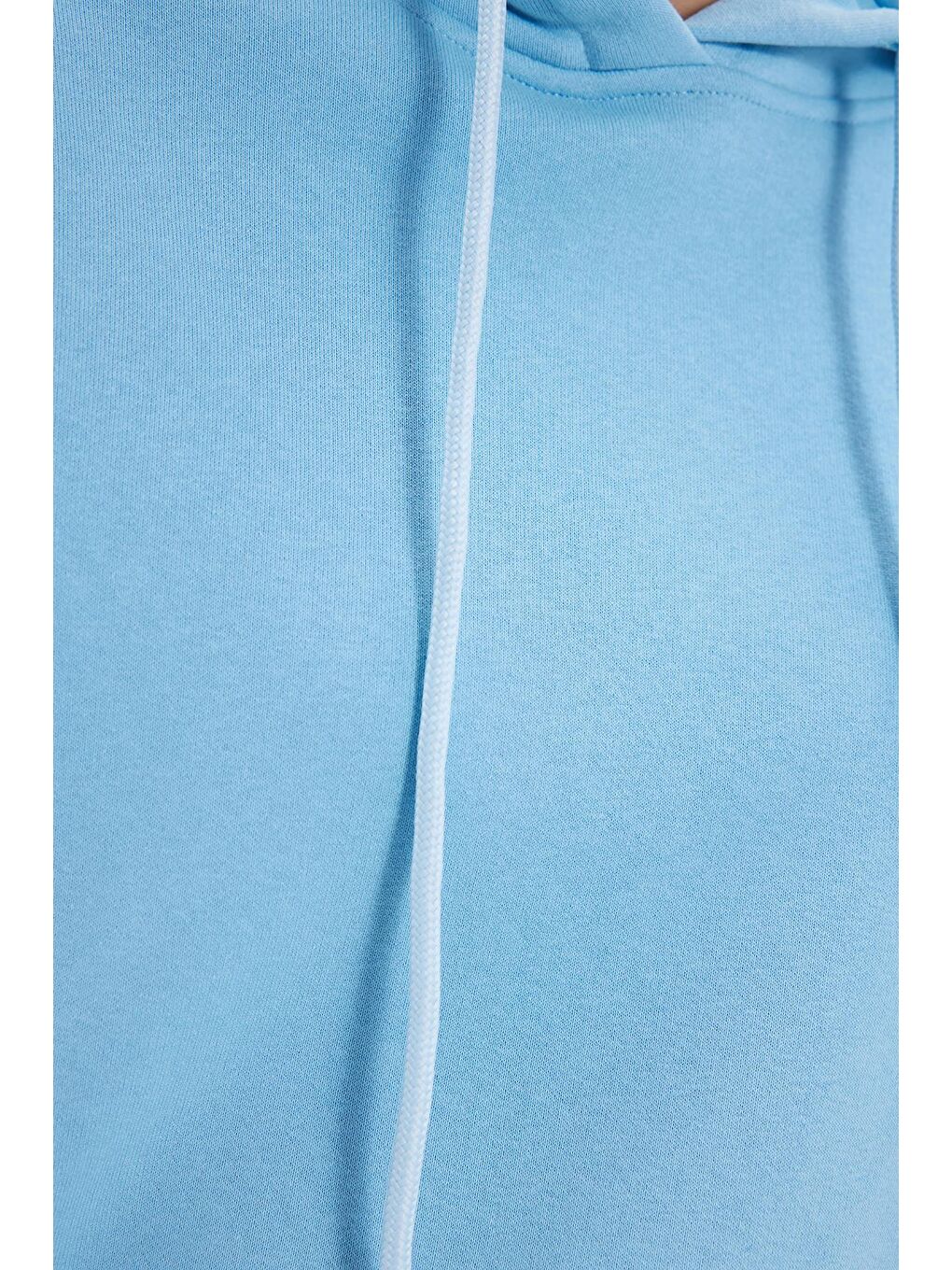 Kadın Relax Fit Rahat Kesim Pamuklu Kapüşonlu Kanguru Cepli Mavi Sweatshirt-5