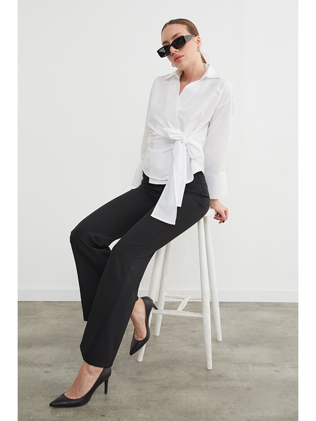 Beyaz Basic Kruvaze Bağlamalı Gömlek-1