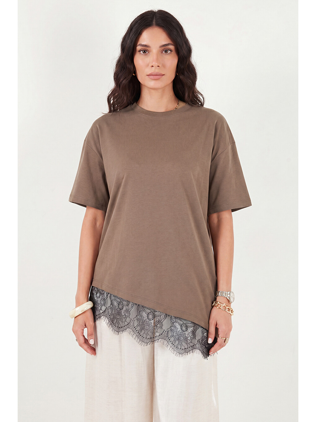 Kahverengi Pamuklu Kontrast Dantel Panelli Salaş Bisiklet Yaka T Shirt 5866992-1