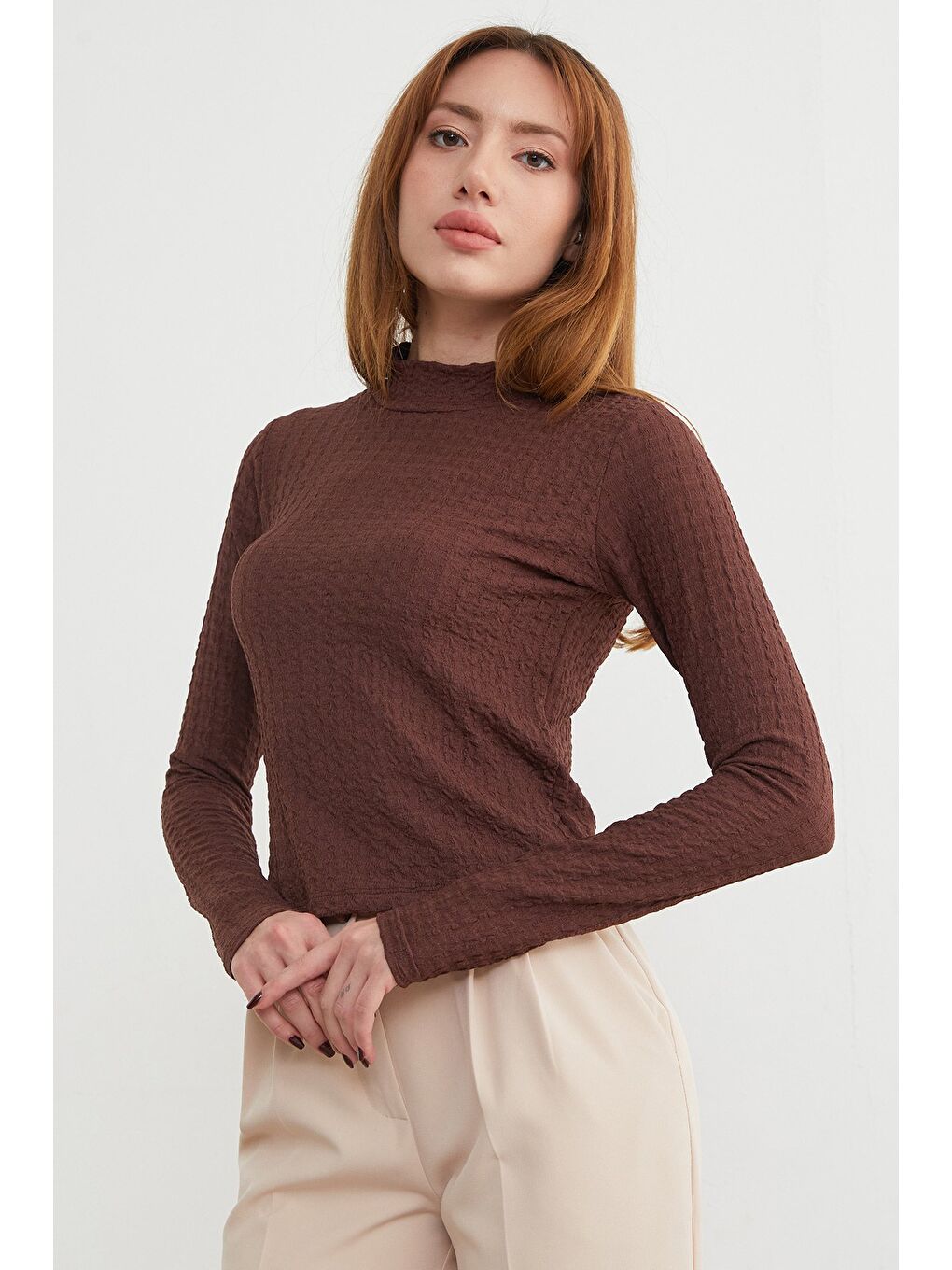 Kahverengi Dik Yaka Bürümcük Kumaş Bluz-3