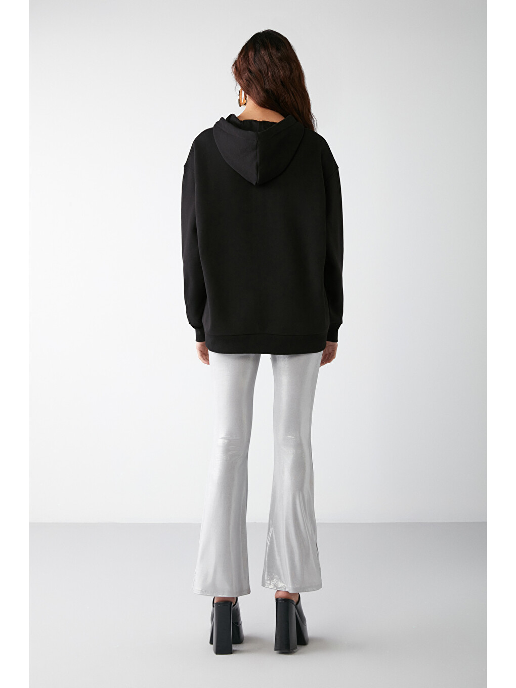 Alena Kadın Oversize Organik Pamuklu Metal Fermuarlı Kapüşonlu İçi Polarlı Siyah Sweatshirt-4