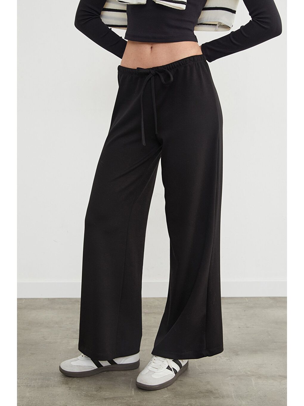 Siyah Beli Bağlamalı Bol Paça Modal Pantolon-4