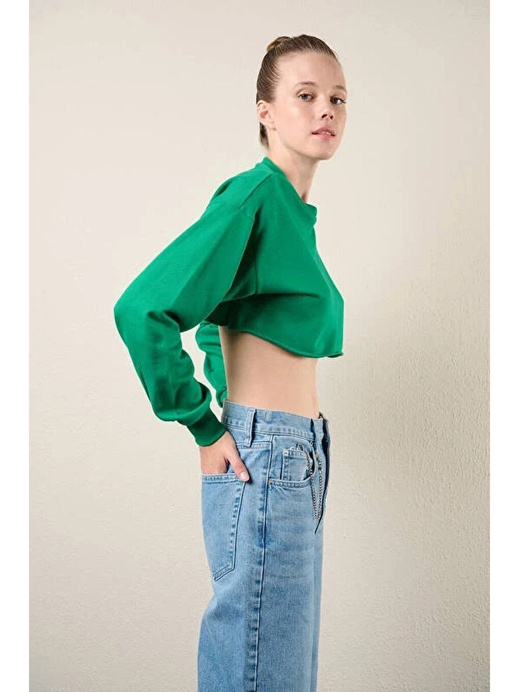 Kadın Yeşil Basic Bisiklet Yaka Uzun Kollu Crop Sweatshirt HZL24W-ZK11351-1