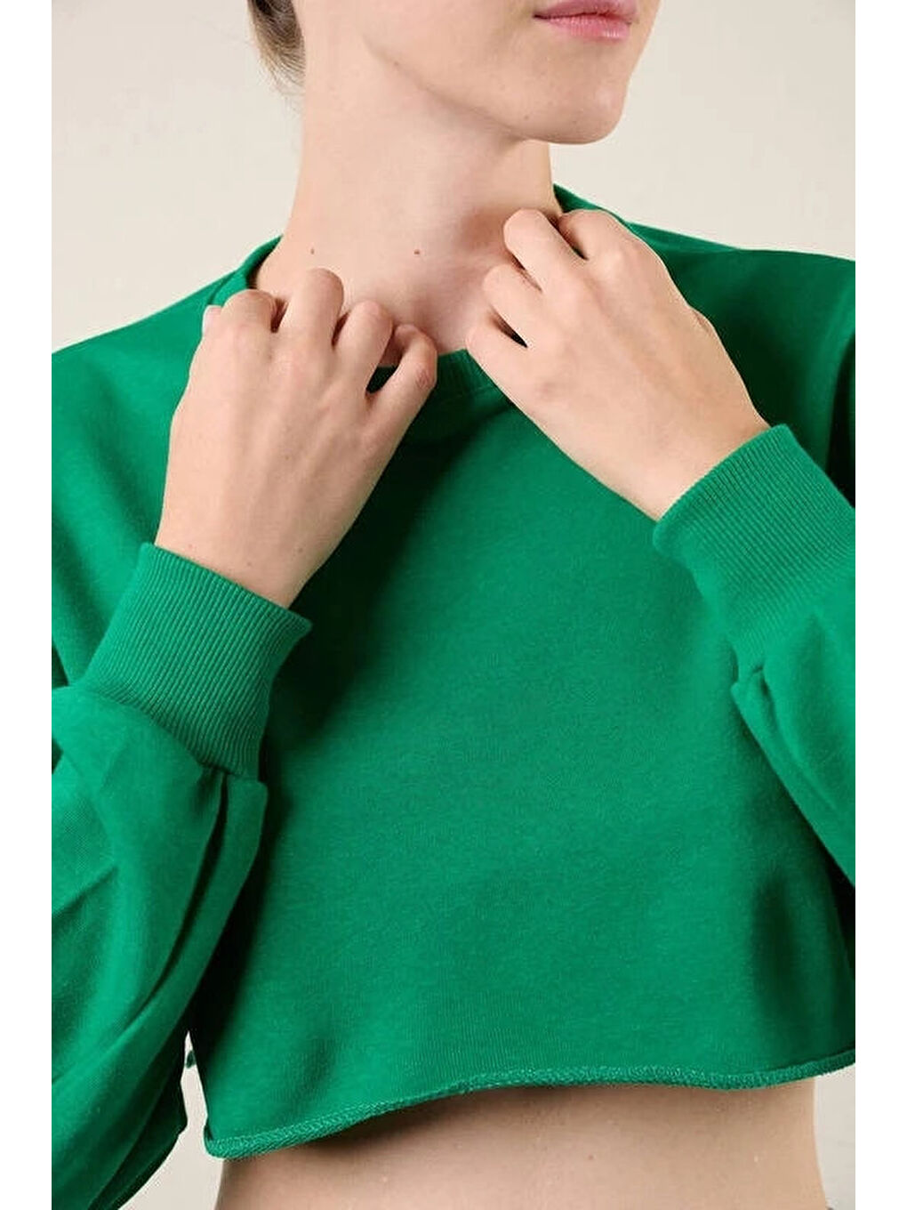 Kadın Yeşil Basic Bisiklet Yaka Uzun Kollu Crop Sweatshirt HZL24W-ZK11351-2