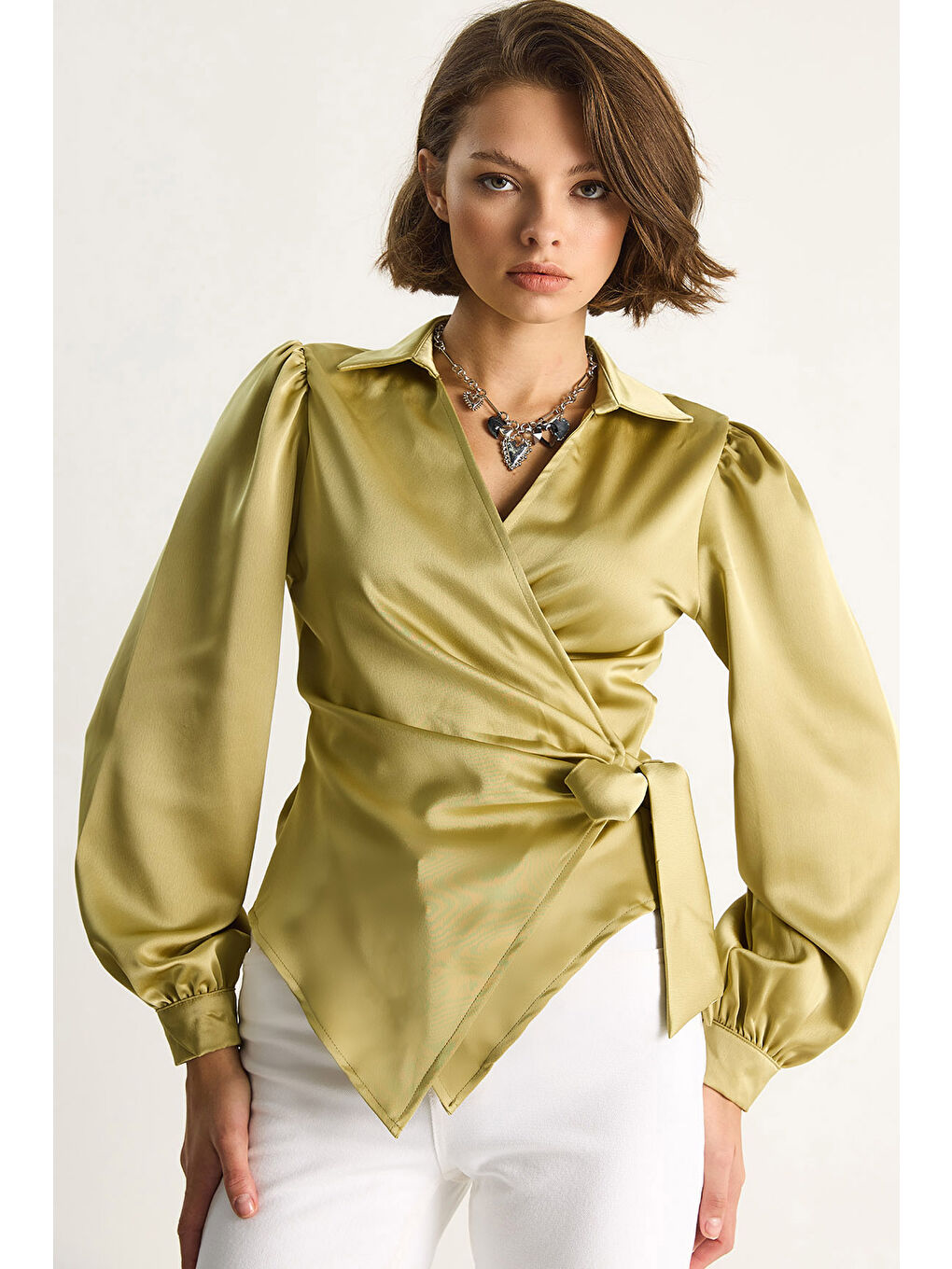 Yeşil Kadın Yandan Baglamalı Saten Bluz