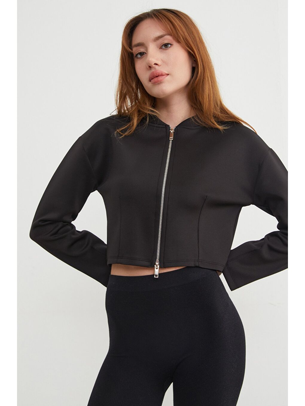 Siyah Fermuarlı Hakim Yaka Crop Spor Ceket-3