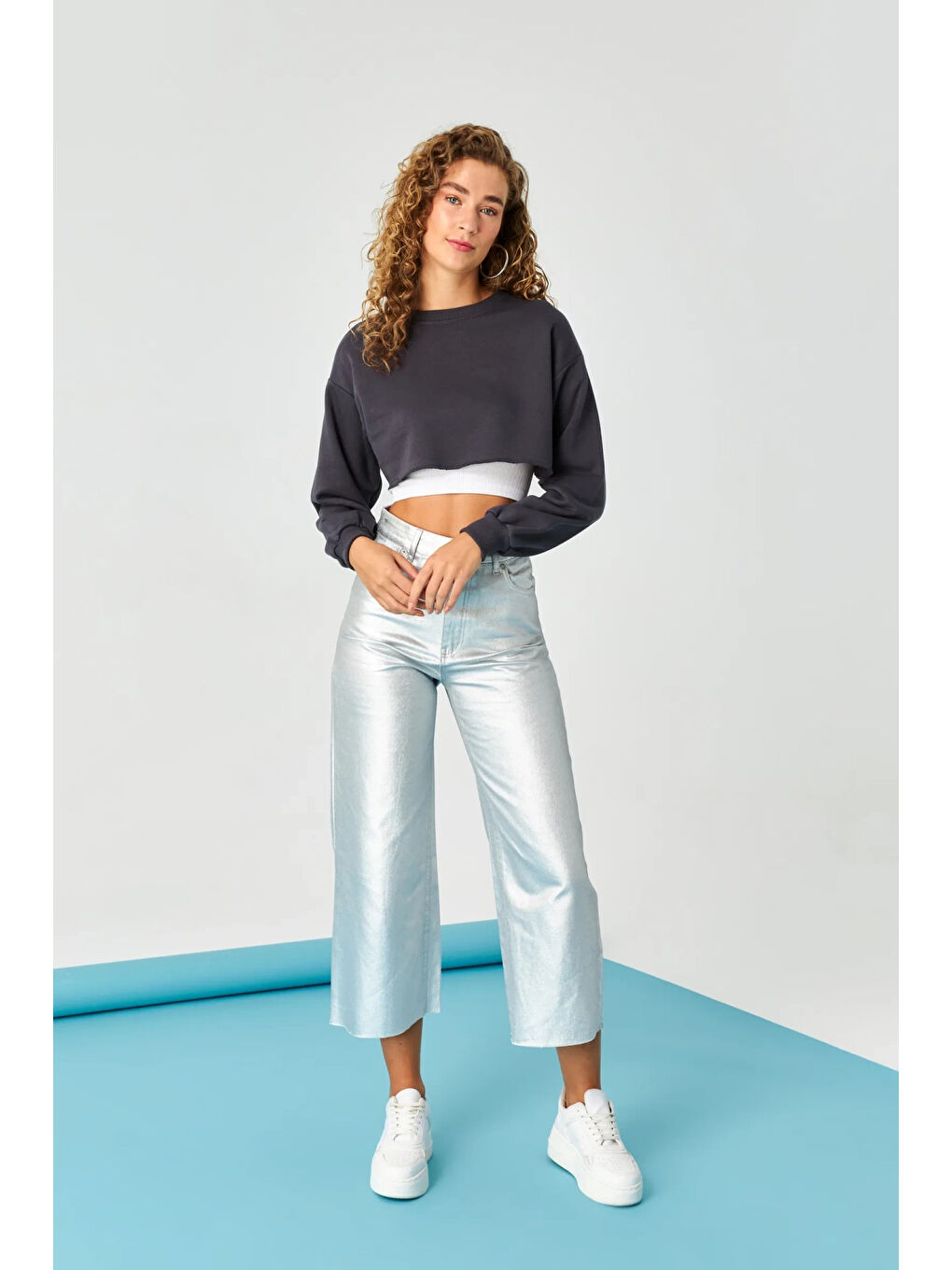 Kadın Antrasit Basic Bisiklet Yaka Uzun Kollu Crop Sweatshirt HZL24W-ZK11351-3