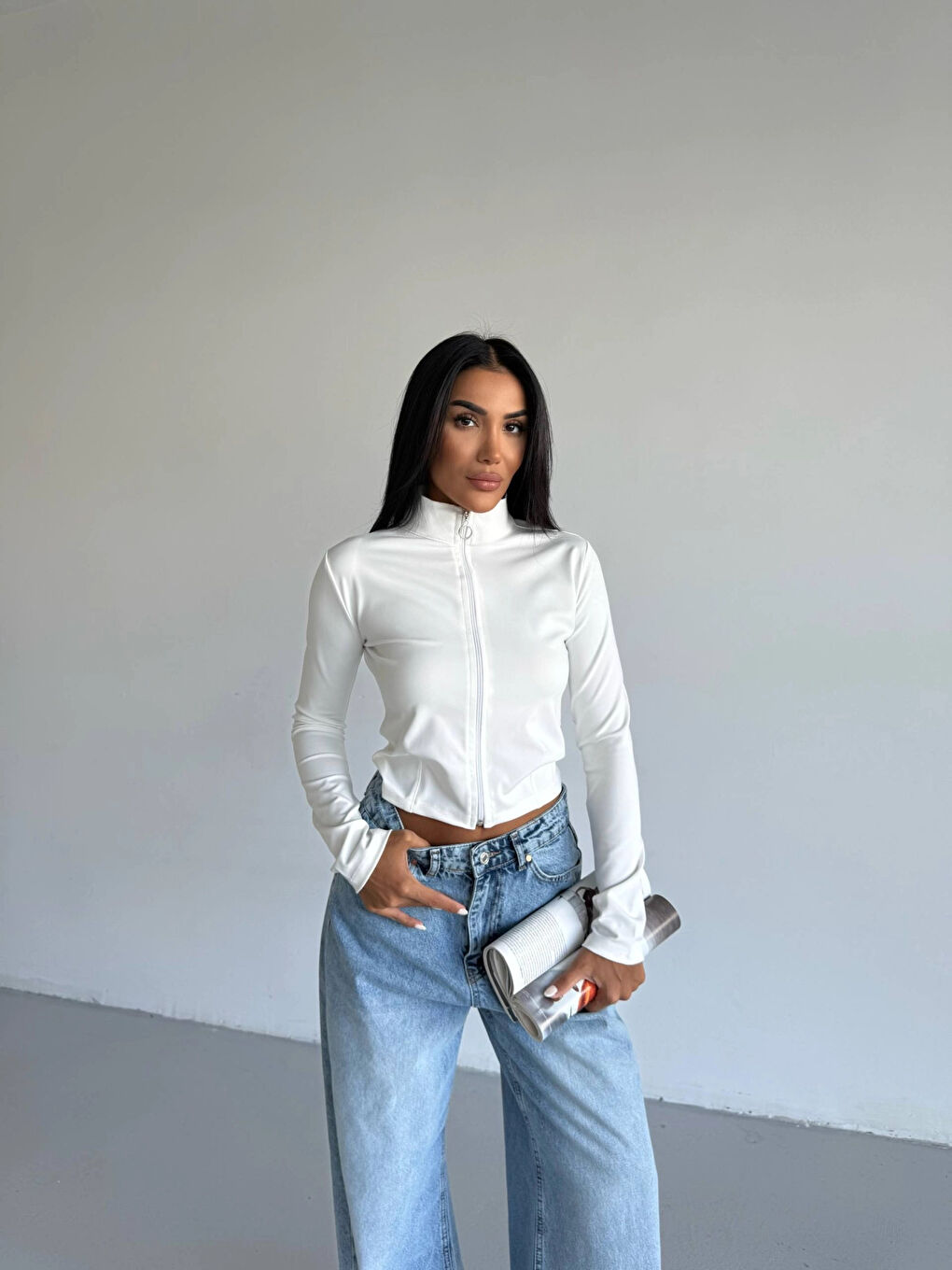 Kadın Beyaz Dalgıç Kumaş Fermuar Kapamalı Parmak Geçirmeli Sweatshirt HZL25W-FRY123441