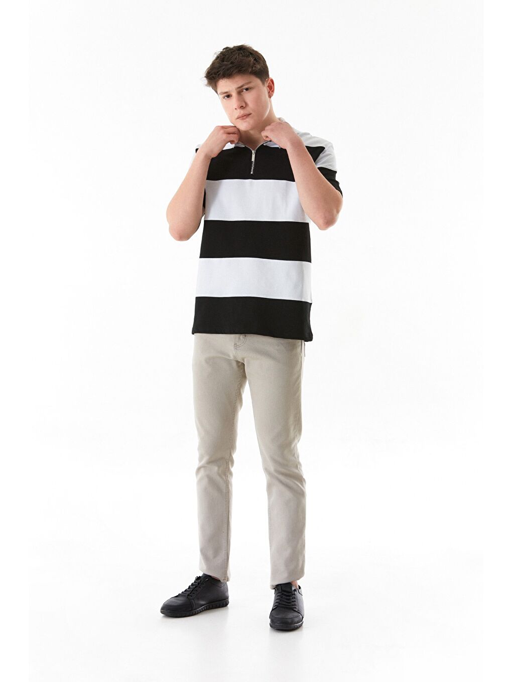Siyah Yarım Fermuarlı Polo Yaka Renk Bloklu Tişört-2