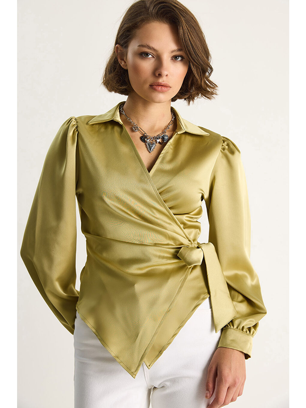 Yeşil Kadın Yandan Baglamalı Saten Bluz-2