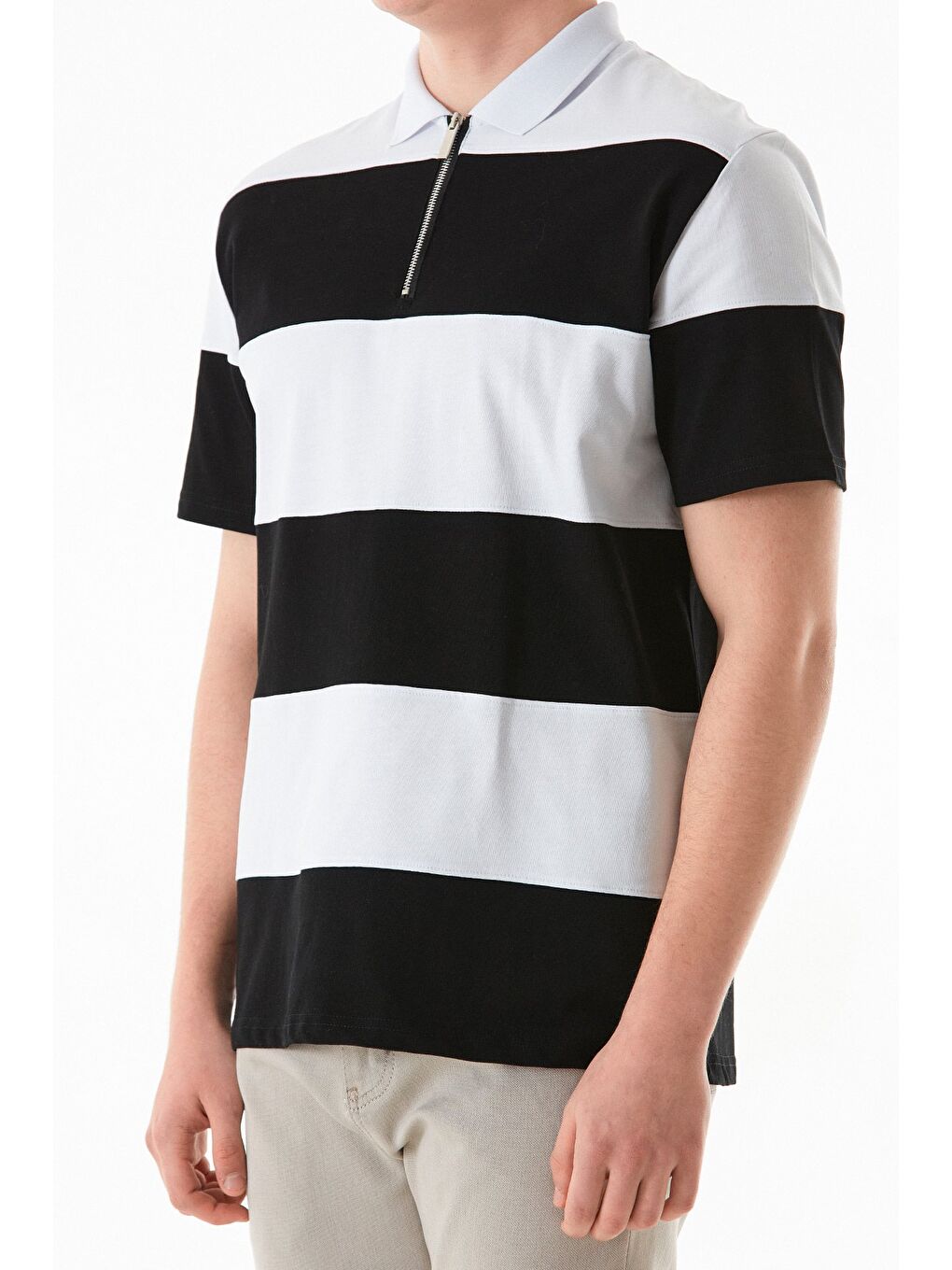 Siyah Yarım Fermuarlı Polo Yaka Renk Bloklu Tişört-4