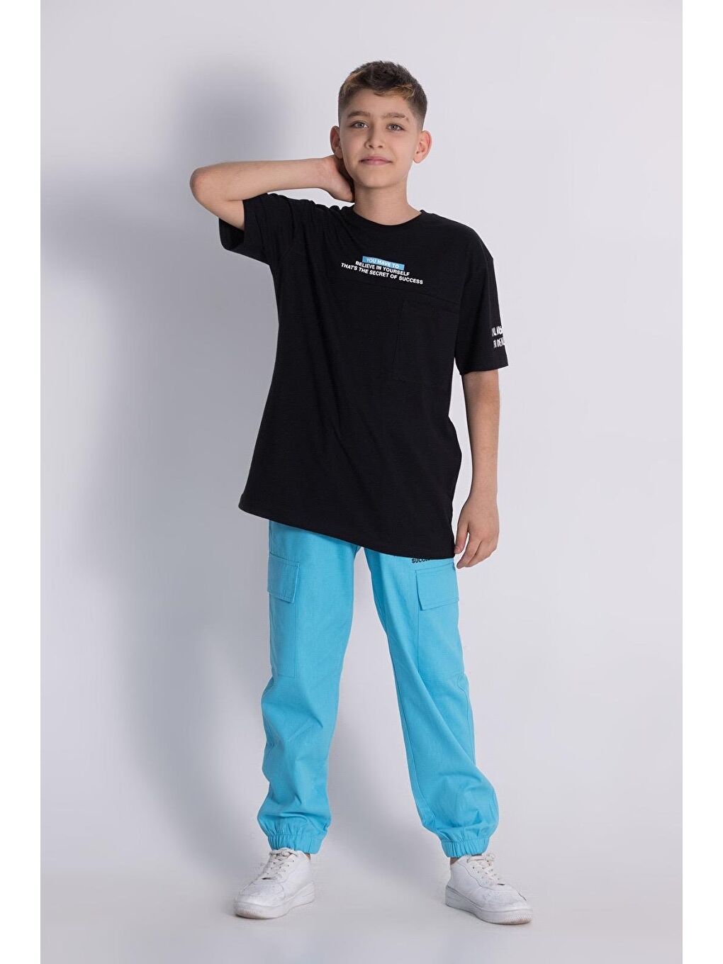 Karışık Erkek Çocuk Oversize Baskılı Tişört & Kargo Pantolon Takımı - Rahat & Kombin-1