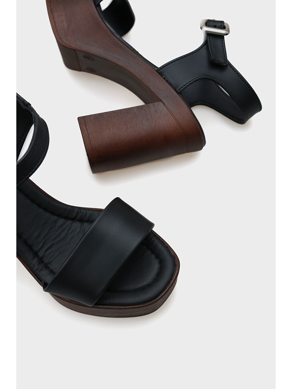 Siyah Dolores Platform Tek Bantlı Kadın Sandalet-4