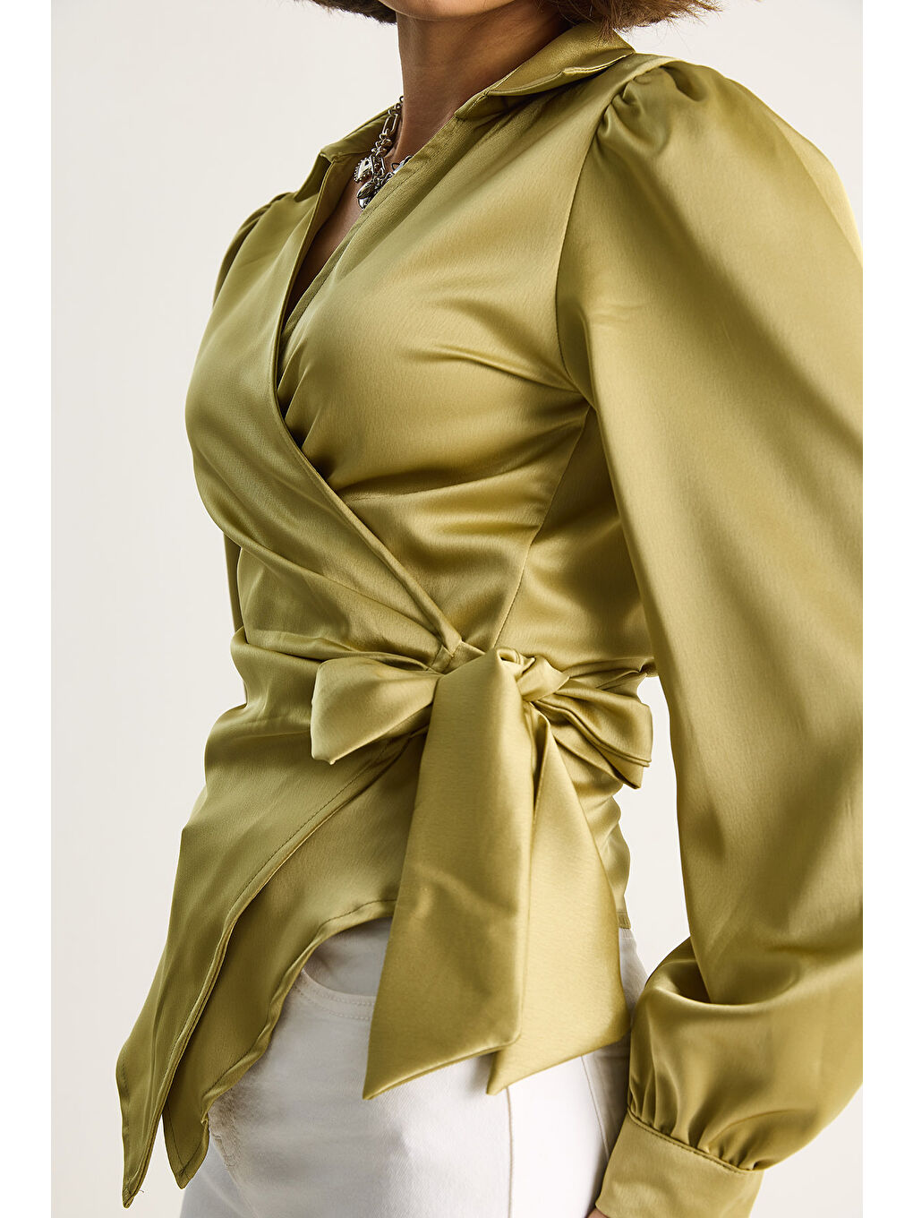 Yeşil Kadın Yandan Baglamalı Saten Bluz-4