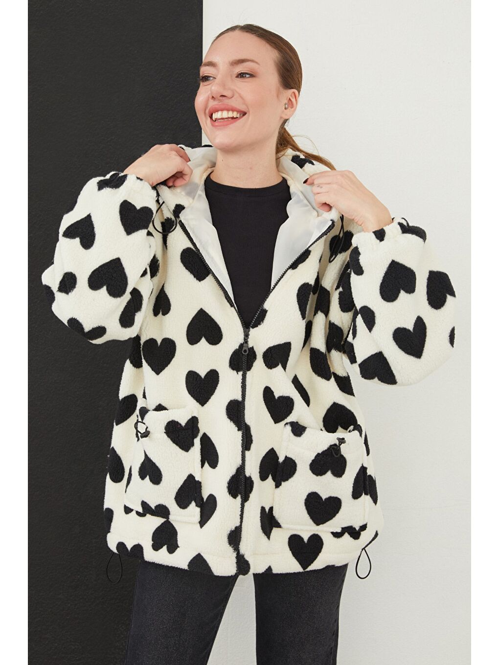 Beyaz Kalp Desenli Pelüş Mont-1