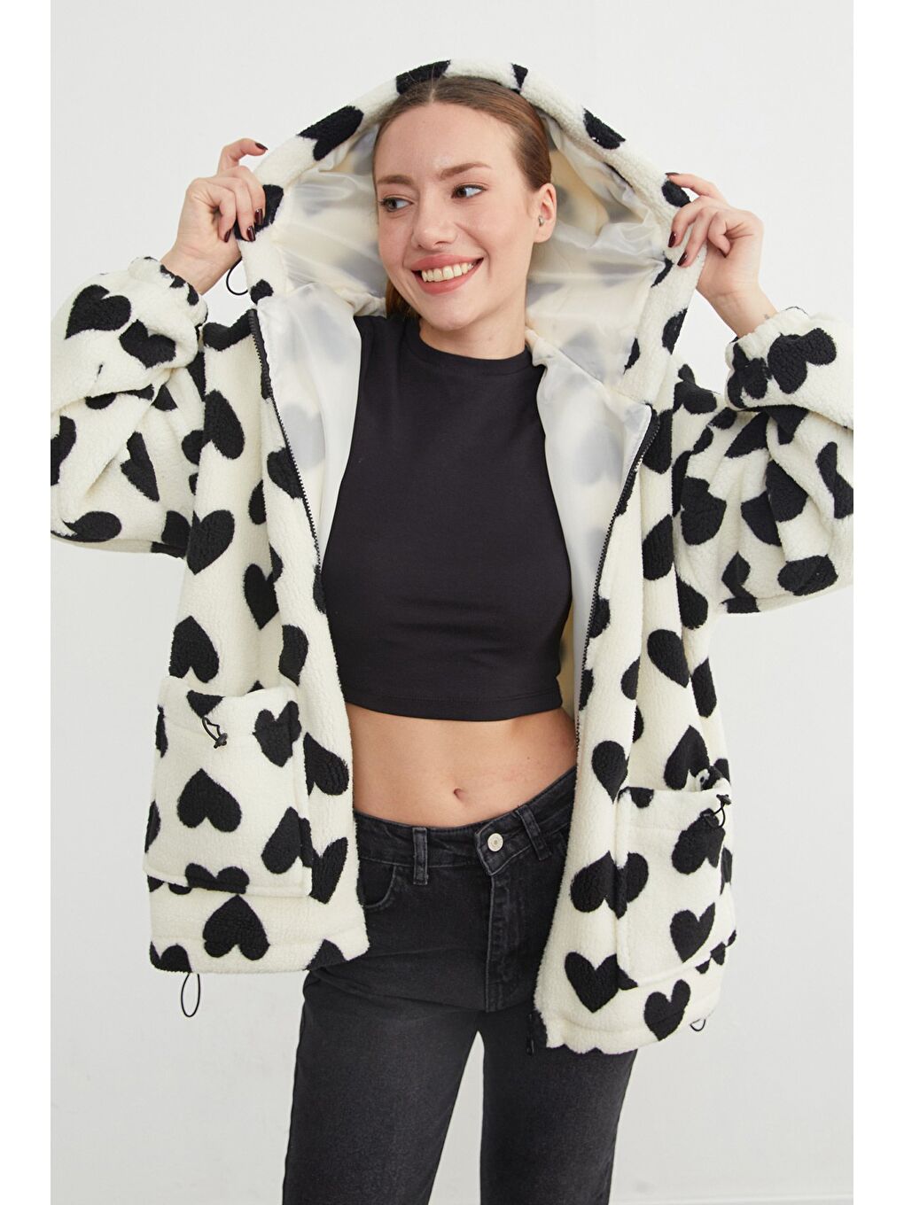 Beyaz Kalp Desenli Pelüş Mont-4