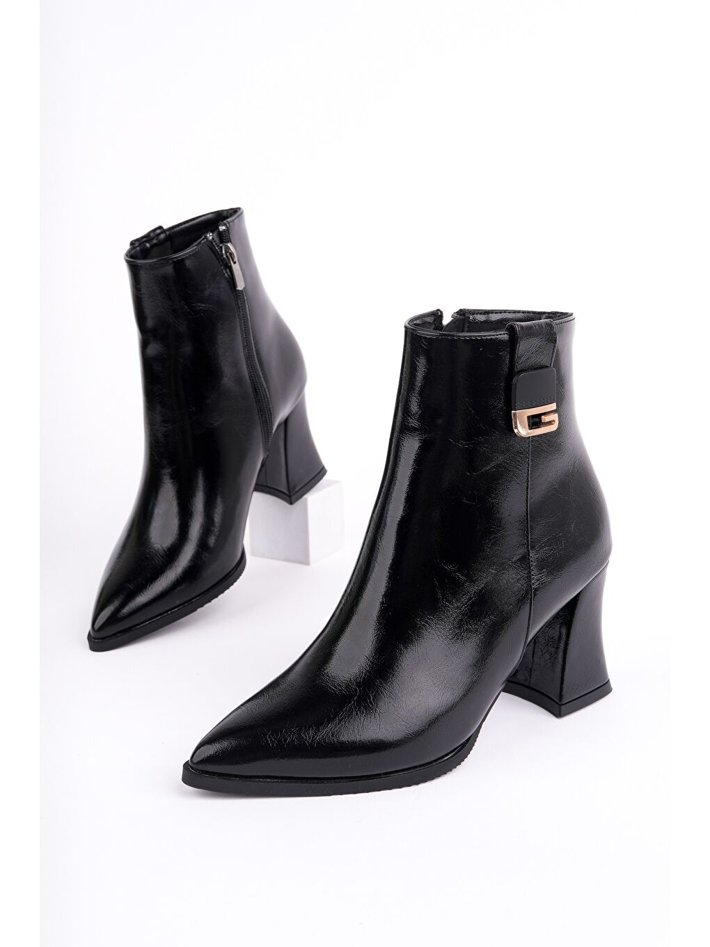 Siyah LUXERA Sivri Burun Toka Detaylı Fermuarlı Kalın Topuklu Kadın Bot-1