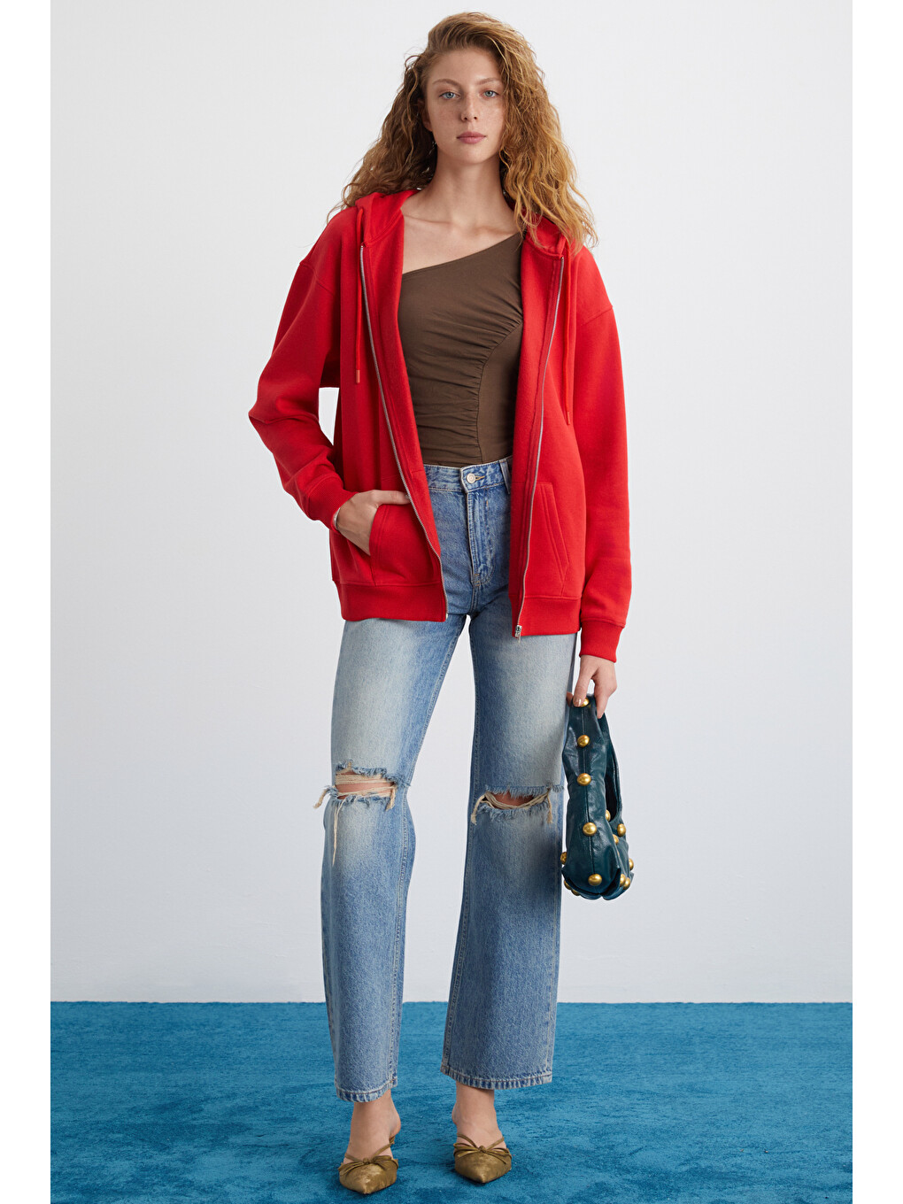 Alena Kadın Oversize Organik Pamuklu Metal Fermuarlı Kapüşonlu İçi Polarlı Kırmızı Sweatshirt-4