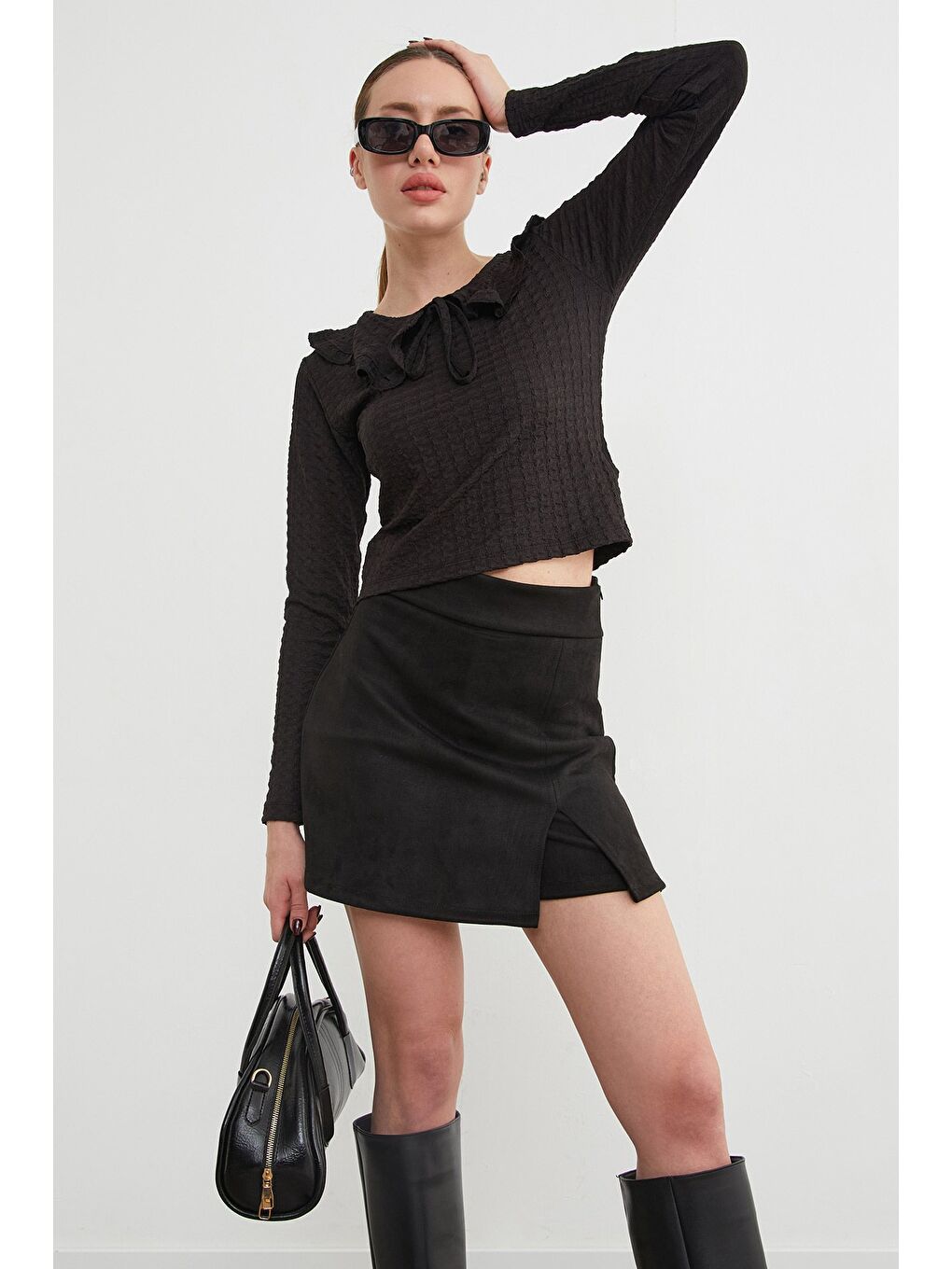 Siyah Bebe Yaka Bürümcük Kumaş Bluz