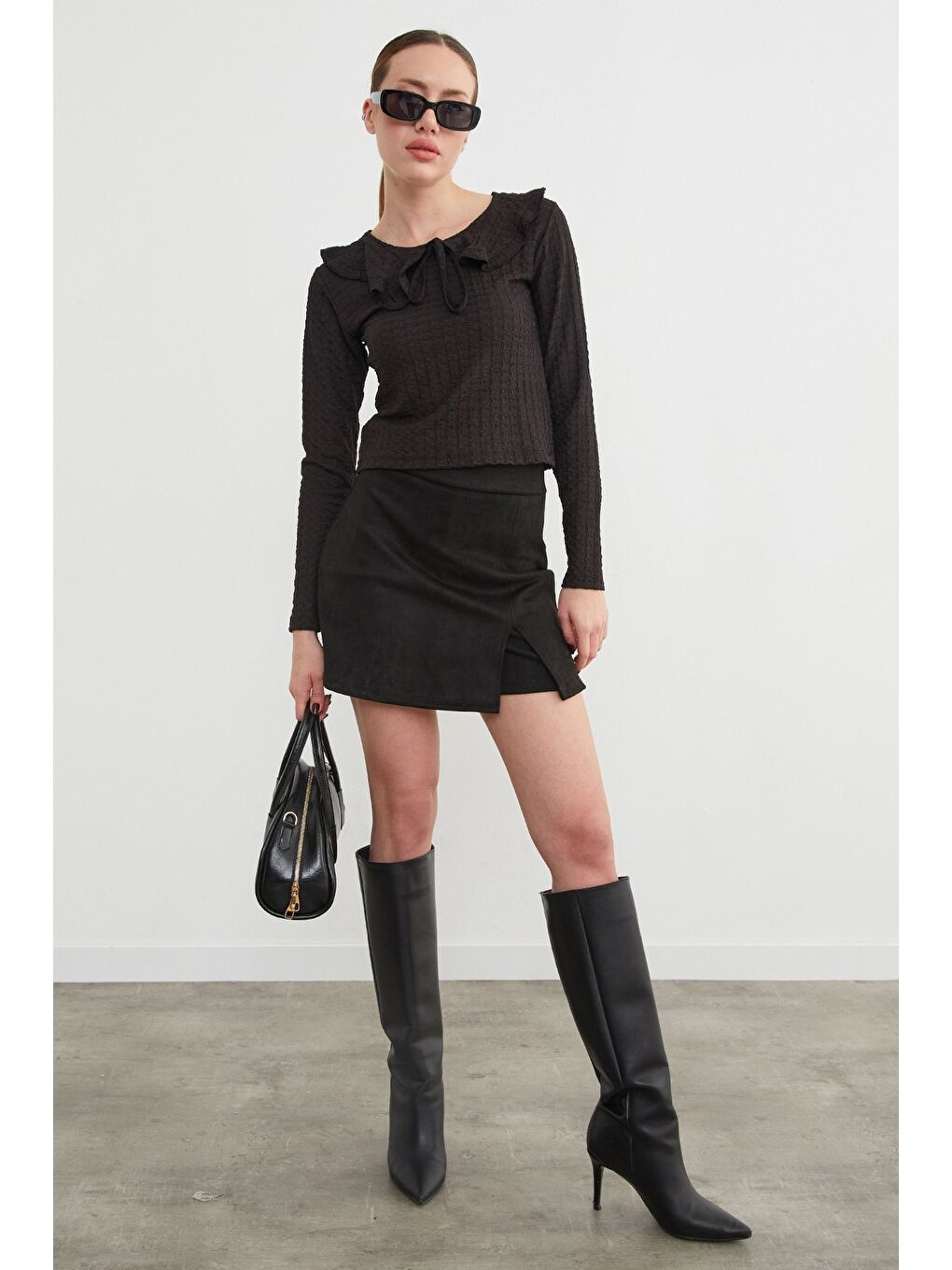 Siyah Bebe Yaka Bürümcük Kumaş Bluz-1