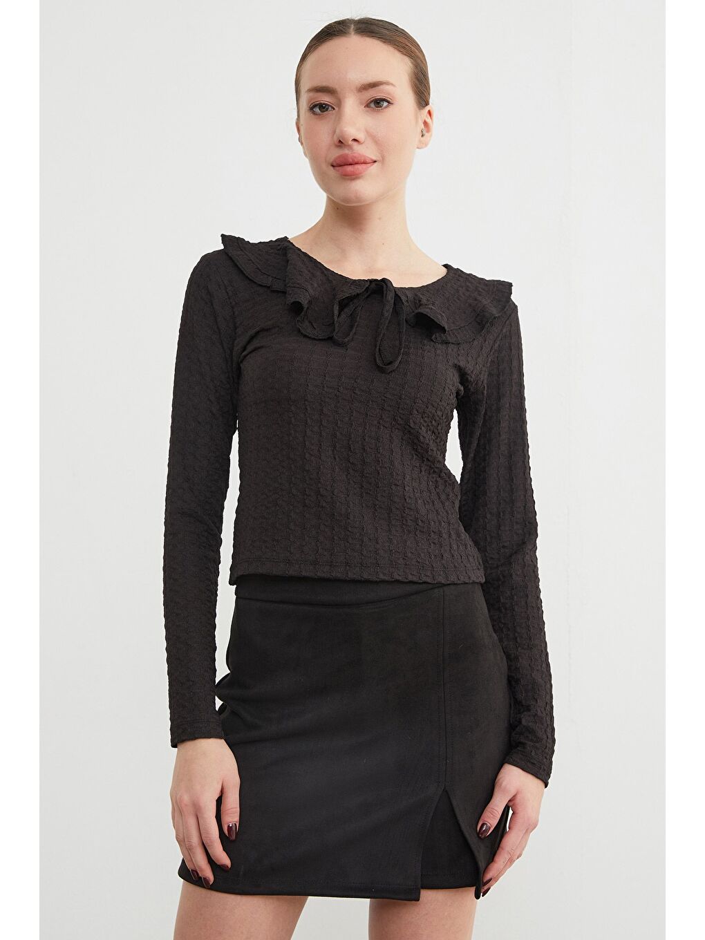 Siyah Bebe Yaka Bürümcük Kumaş Bluz-2